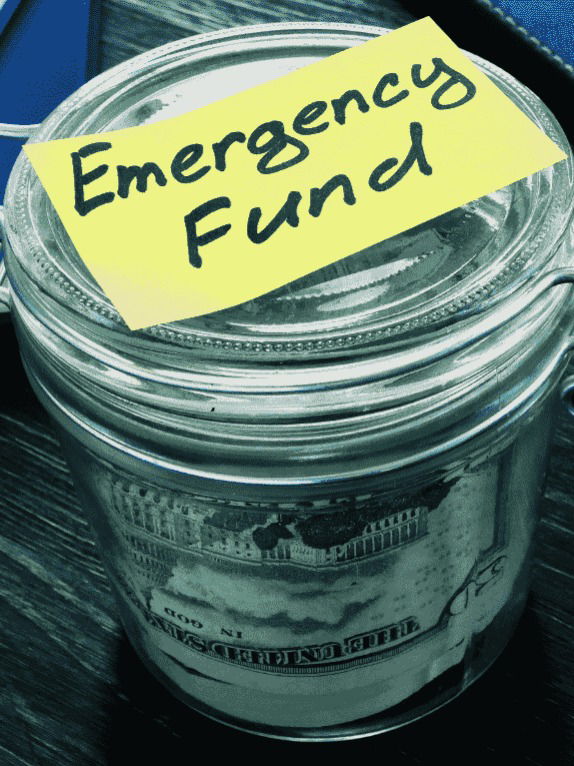 नोकरीत अनिश्चितता... Emergency Fund करा असा तयार - Marathi News | नोकरीत अनिश्चितता... Emergency Fund करा असा तयार | Latest Photos at Lokmat.com