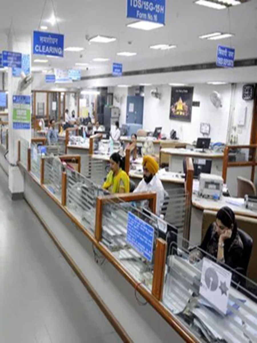 सरकारी बँकांचं होणार महाविलीनीकरण; ३ ते ४ मोठ्या बँका निर्माण करण्याचा सरकारचा प्रयत्न - Marathi News | सरकारी बँकांचं होणार महाविलीनीकरण; ३ ते ४ मोठ्या बँका निर्माण करण्याचा सरकारचा प्रयत्न | Latest Photos at Lokmat.com