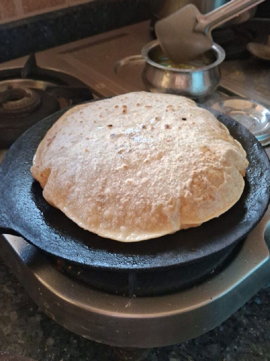 लोखंडाच्या भांड्यात नेमके कोणते पदार्थ करावेत? - Marathi News | लोखंडाच्या भांड्यात नेमके कोणते पदार्थ करावेत? | Latest Photos at Lokmat.com