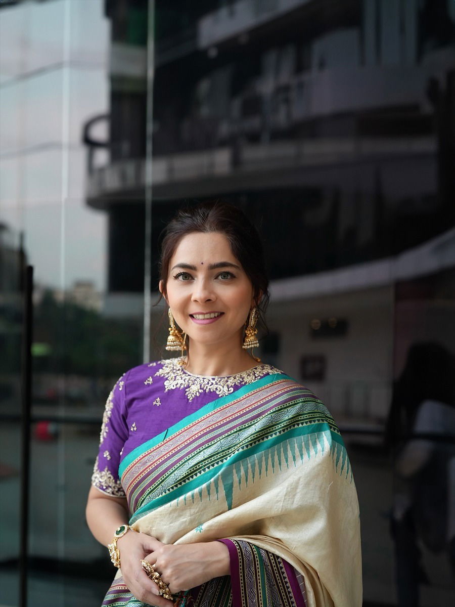 अप्सरेच्या मनमोहक अदा!