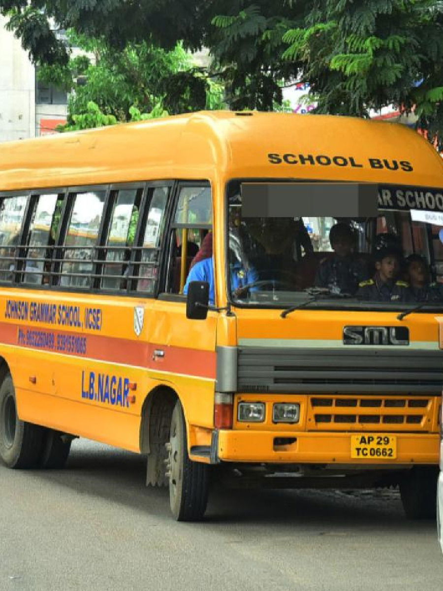 स्कूल बसचा रंग पिवळाच का असतो? - Marathi News | स्कूल बसचा रंग पिवळाच का असतो? | Latest Photos at Lokmat.com
