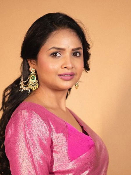 दिसतीया भारी,नेसूनी साडी...! दिसतीया भारी,नेसूनी साडी...!