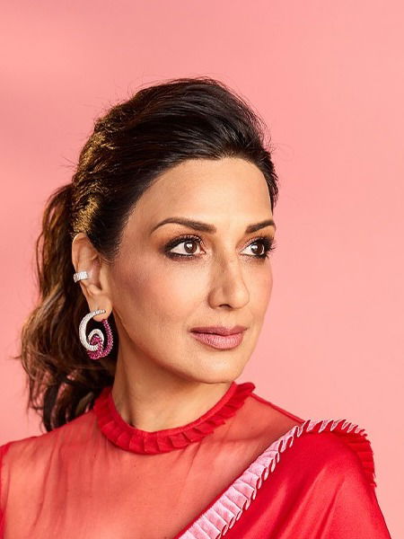 लाल साडीत खुललं सोनालीचं सौंदर्य! - Marathi News | लाल साडीत खुललं सोनालीचं सौंदर्य! | Latest Photos at Lokmat.com