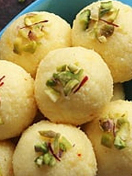 पाच मिनिटांत करा मलाई लाडू - Marathi News | पाच मिनिटांत करा मलाई लाडू | Latest Photos at Lokmat.com