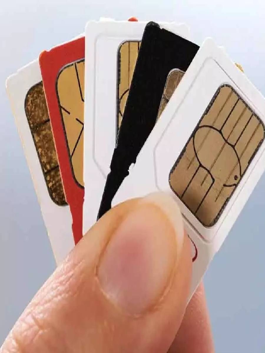 तुमच्या नावावर अनेक सिम कार्ड आहेत का? होईल नुकसान - Marathi News | तुमच्या नावावर अनेक सिम कार्ड आहेत का? होईल नुकसान | Latest Photos at Lokmat.com