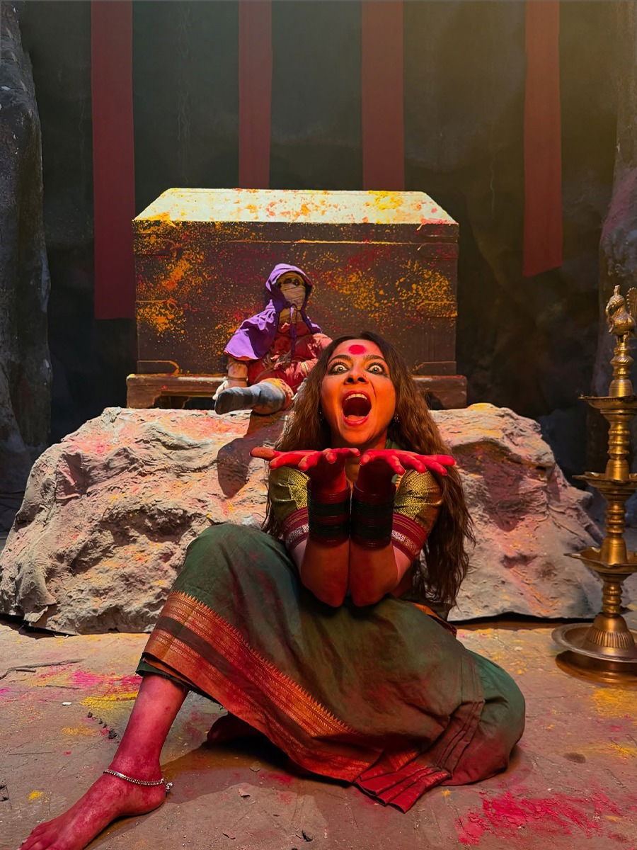 सोनाली कुलकर्णी करते 'जादूटोणा'? - Marathi News | सोनाली कुलकर्णी करते 'जादूटोणा'? | Latest Photos at Lokmat.com