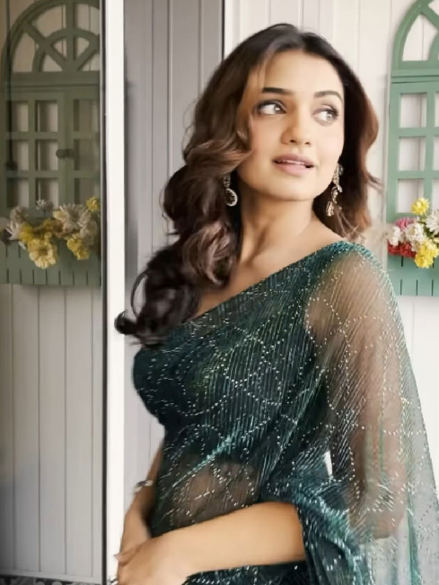 गोरी गोरी पान, फुलासारखी छान...! - Marathi News | गोरी गोरी पान, फुलासारखी छान...! | Latest Photos at Lokmat.com