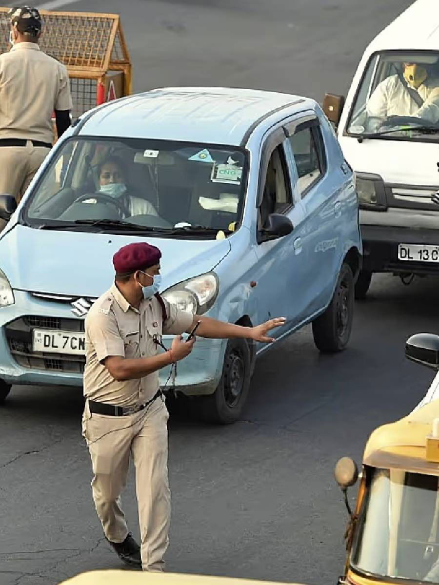 कार, बाईक, स्कूटर जुन्या वाहनांवर फिटनेस शुल्क किती वाढले? जाणून घ्या - Marathi News | कार, बाईक, स्कूटर जुन्या वाहनांवर फिटनेस शुल्क किती वाढले? जाणून घ्या | Latest Photos at Lokmat.com