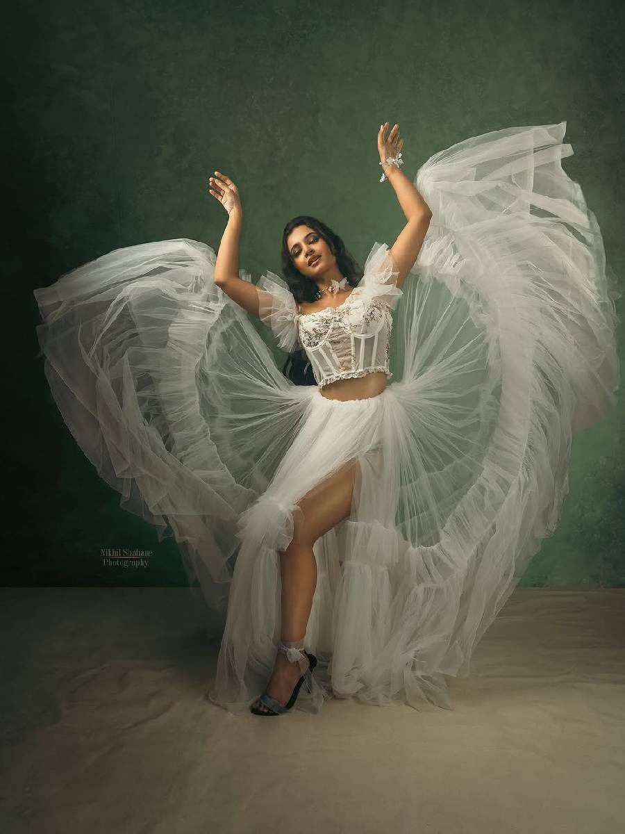 कोण आहे ही अप्सरा? - Marathi News | कोण आहे ही अप्सरा? | Latest Photos at Lokmat.com