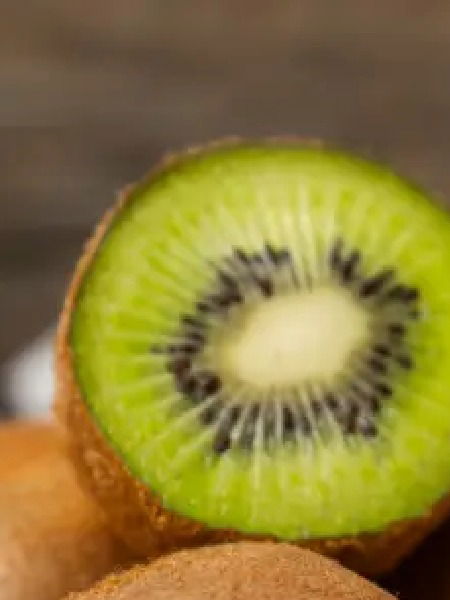 किवी खाल्ल्यामुळे दूर होतो मानसिक ताण? - Marathi News | किवी खाल्ल्यामुळे दूर होतो मानसिक ताण? | Latest Photos at Lokmat.com