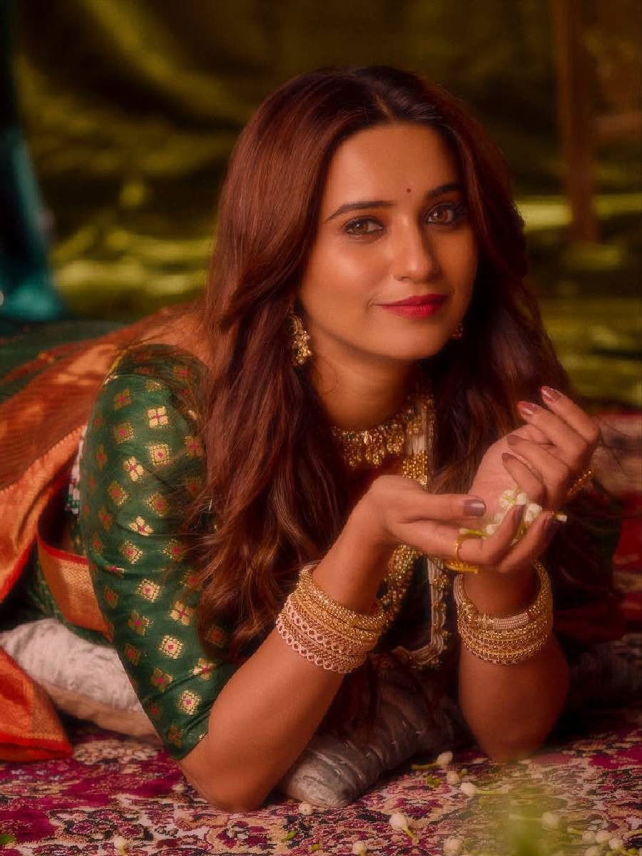 शिवानीचं मन भुलवणारं सौंदर्य शिवानीचं मन भुलवणारं सौंदर्य