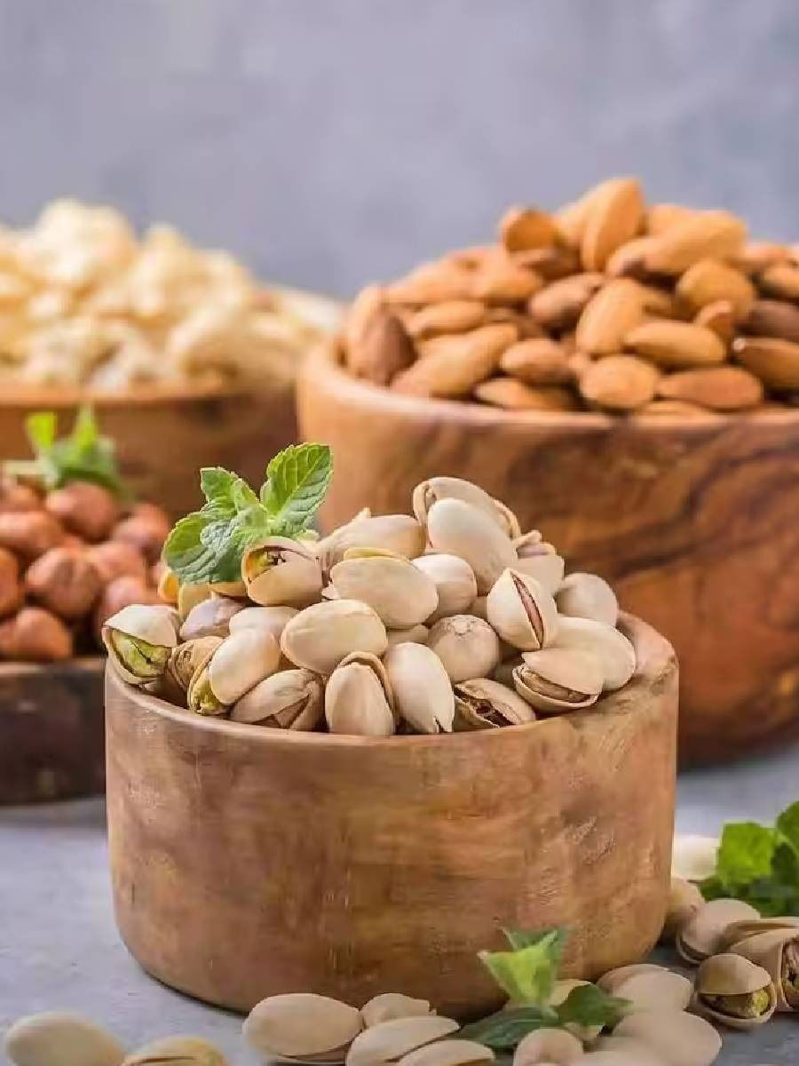 ड्रायफ्रूट्स उपवासात खाणे लाभदायक की घातक? - Marathi News | ड्रायफ्रूट्स उपवासात खाणे लाभदायक की घातक? | Latest Photos at Lokmat.com