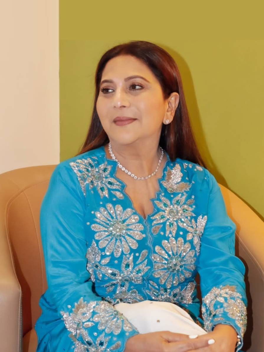 साठीतही इतक्या सुंदर कशा दिसतात निवेदिता - Marathi News | साठीतही इतक्या सुंदर कशा दिसतात निवेदिता | Latest Photos at Lokmat.com