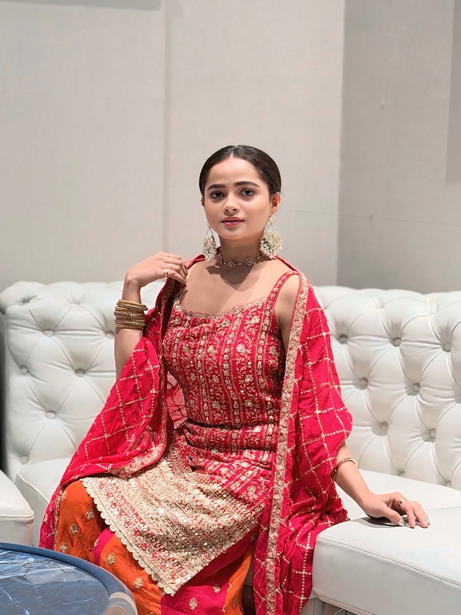 कल्याणच्या चुलबुलीचं गुलाबी ड्रेसमध्ये फोटोशूट कल्याणच्या चुलबुलीचं गुलाबी ड्रेसमध्ये फोटोशूट