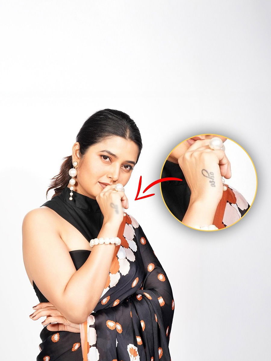 प्राजक्ताने गोंदवलंंय 'या' व्यक्तीचं नाव - Marathi News | प्राजक्ताने गोंदवलंंय 'या' व्यक्तीचं नाव | Latest Photos at Lokmat.com