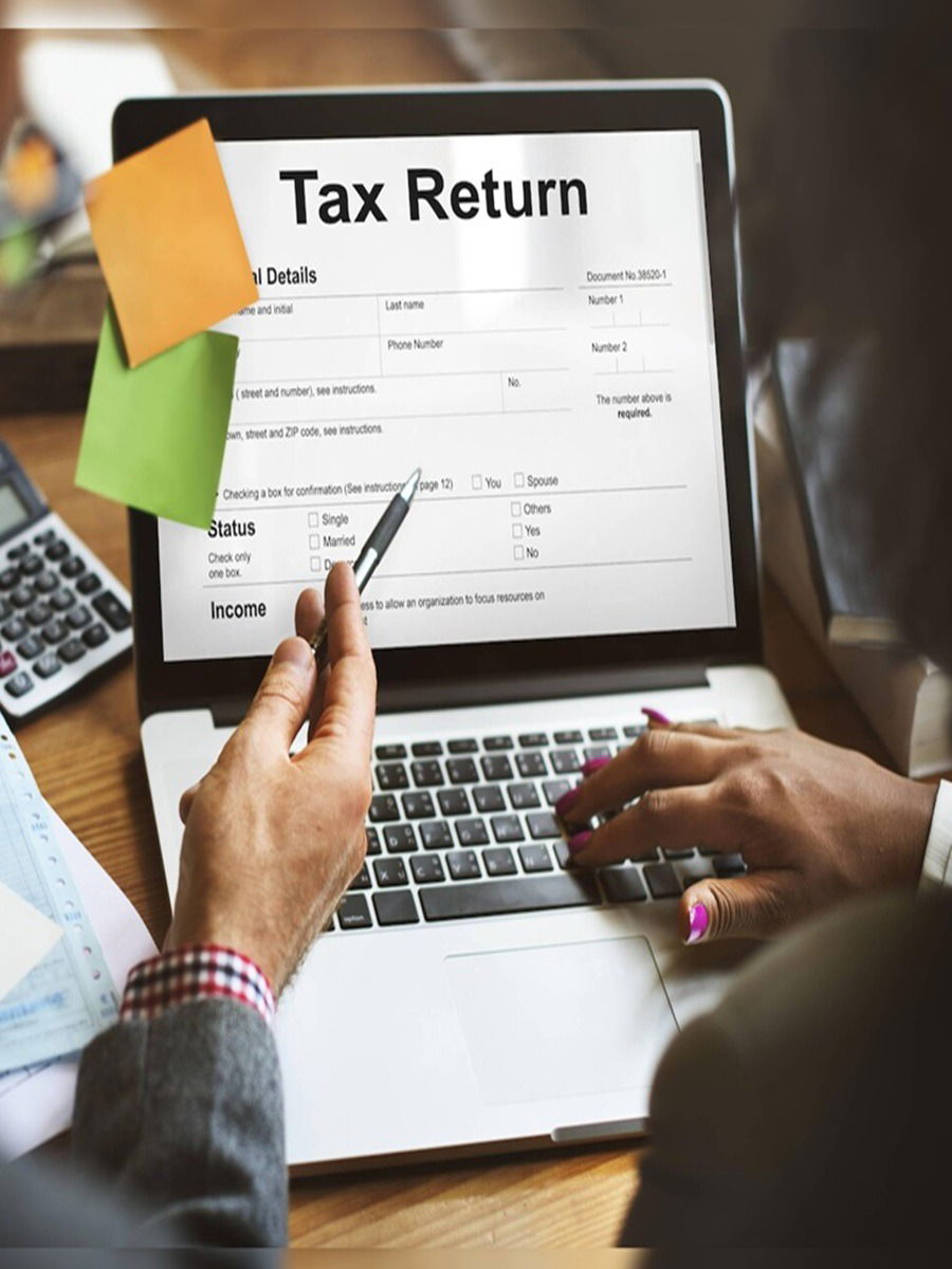 इन्कम टॅक्स रिटर्न्स वेळेत भरा, अन्यथा दंड; उरलेत थोडेच दिवस! - Marathi News | इन्कम टॅक्स रिटर्न्स वेळेत भरा, अन्यथा दंड; उरलेत थोडेच दिवस! | Latest Photos at Lokmat.com