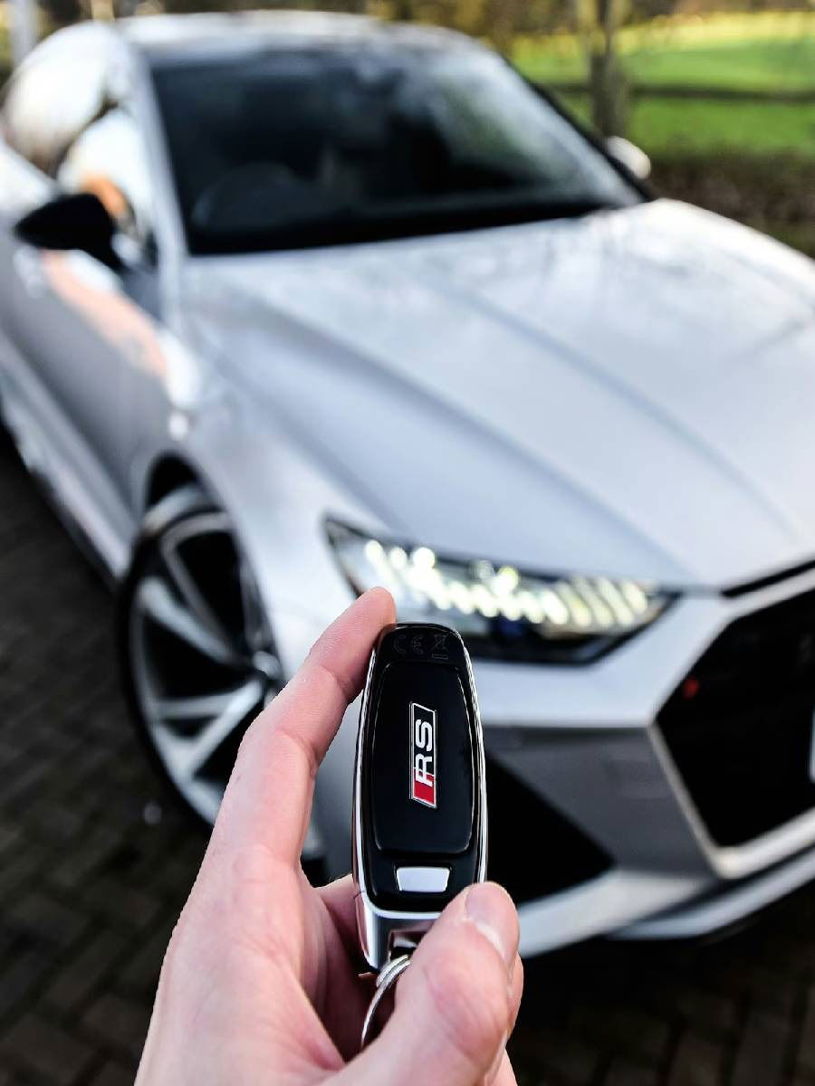 वापरलेली कार खरेदी करताना या टिप्स लक्षात ठेवा - Marathi News | वापरलेली कार खरेदी करताना या टिप्स लक्षात ठेवा | Latest Photos at Lokmat.com