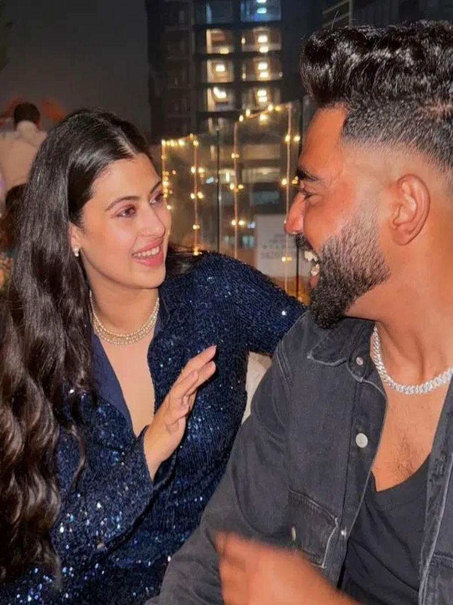 सिराजला भाऊ मानणारी ही मराठी मुलगी कोण? - Marathi News | सिराजला भाऊ मानणारी ही मराठी मुलगी कोण? | Latest Photos at Lokmat.com