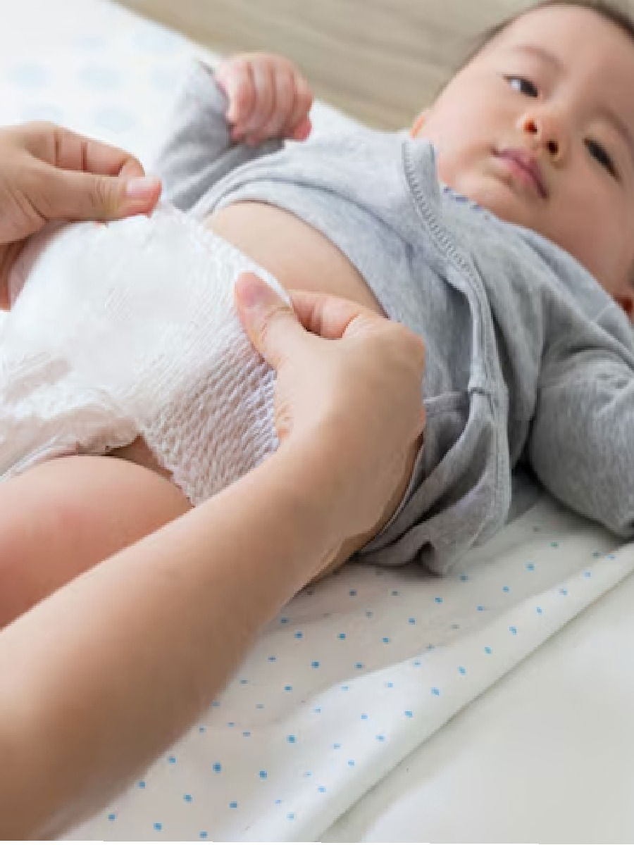 बाळाचं डायपर किती तासांनी बदलाव? - Marathi News | बाळाचं डायपर किती तासांनी बदलाव? | Latest Photos at Lokmat.com