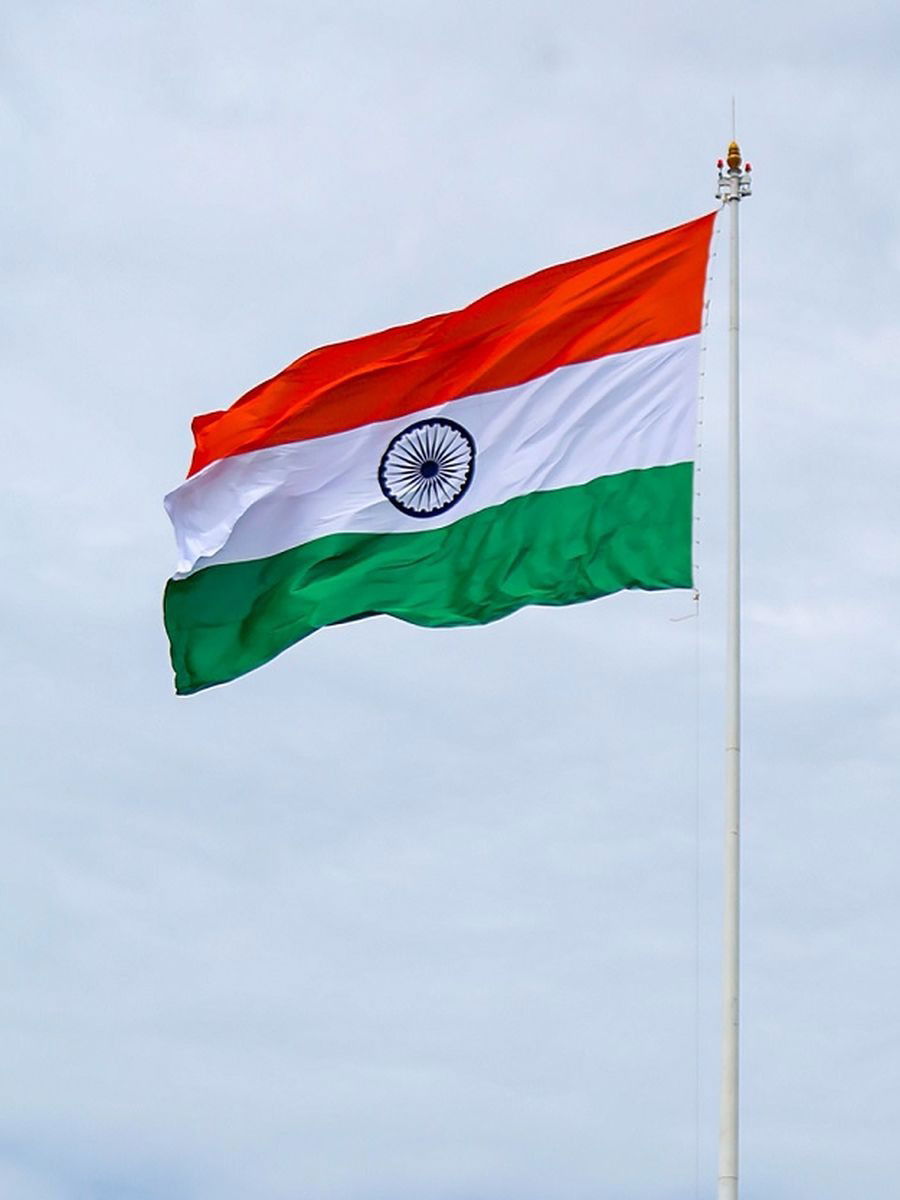 घरावर तिरंगा फडकवा, पण नियम जाणून घ्या - Marathi News | घरावर तिरंगा फडकवा, पण नियम जाणून घ्या | Latest Photos at Lokmat.com