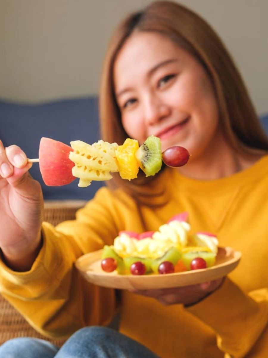 सावधान! रात्री अजिबात खाऊ नका फळं, कारण... - Marathi News | सावधान! रात्री अजिबात खाऊ नका फळं, कारण... | Latest Photos at Lokmat.com