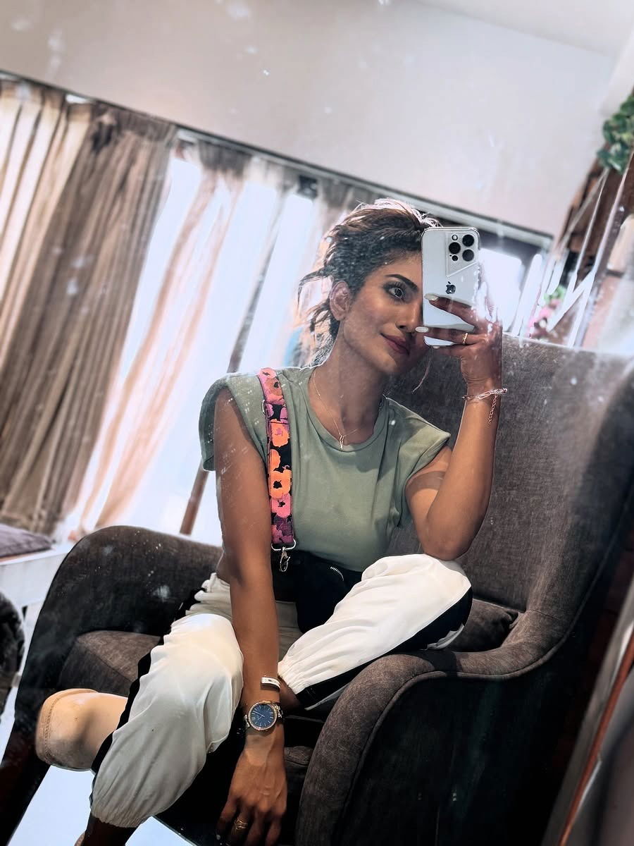 पूर्वा शिंदेची ग्लॅमरस सेल्फी - Marathi News | पूर्वा शिंदेची ग्लॅमरस सेल्फी | Latest Photos at Lokmat.com