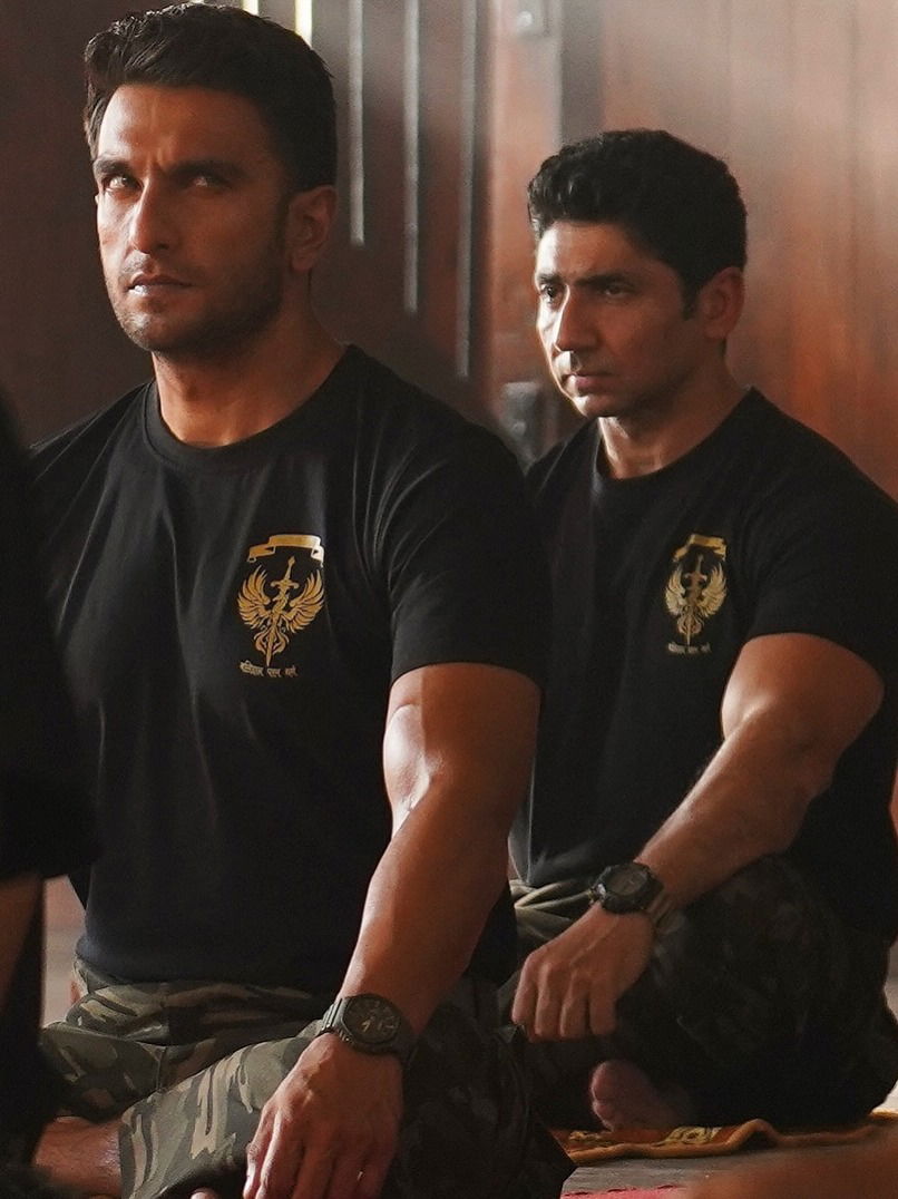 धुरंधर सिनेमाचे पडद्यामागचे क्षण बघून थक्क व्हाल - Marathi News | धुरंधर सिनेमाचे पडद्यामागचे क्षण बघून थक्क व्हाल | Latest Photos at Lokmat.com