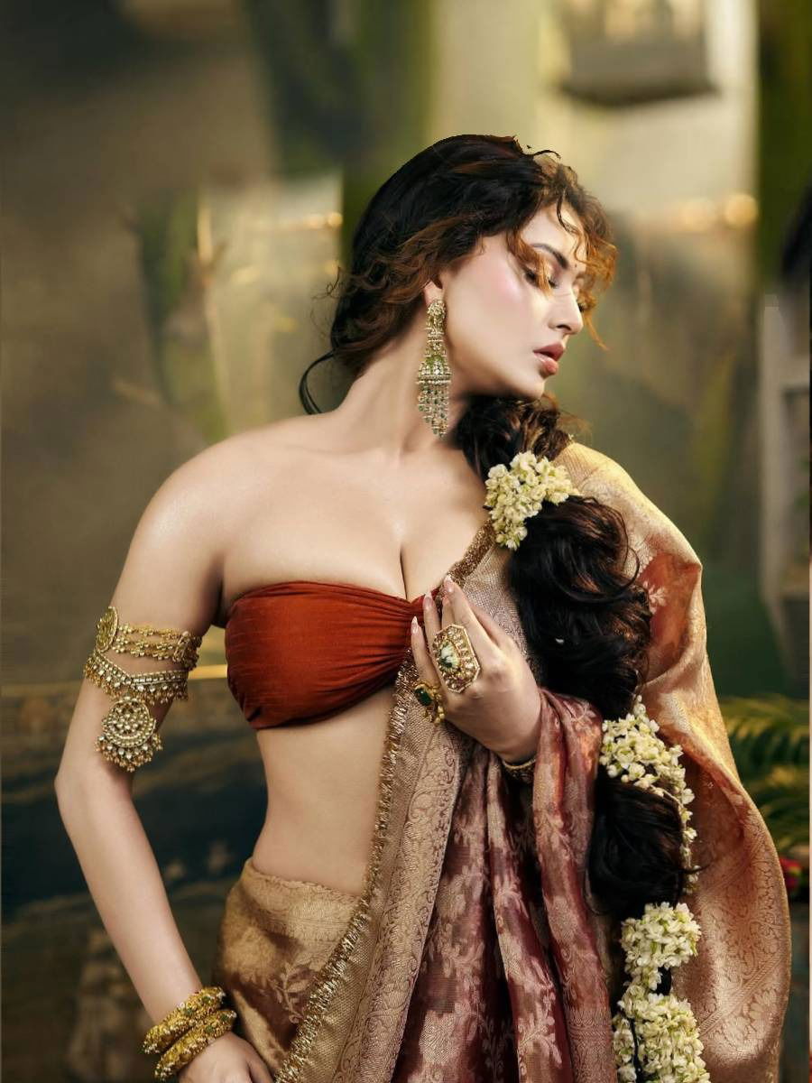 ही शंकुतला आहे तरी कोण? - Marathi News | ही शंकुतला आहे तरी कोण? | Latest Photos at Lokmat.com