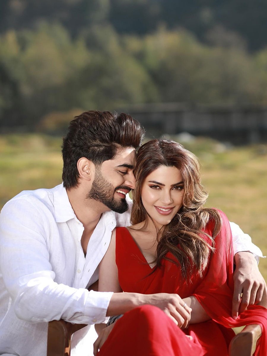 मौसम मस्ताना! निक्की-अरबाज झाले रोमँटिक - Marathi News | मौसम मस्ताना! निक्की-अरबाज झाले रोमँटिक | Latest Photos at Lokmat.com