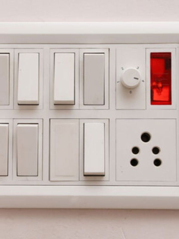 वापर नसताना स्वीच चालू असेल तर वीज बिल वाढतं? - Marathi News | वापर नसताना स्वीच चालू असेल तर वीज बिल वाढतं? | Latest Photos at Lokmat.com