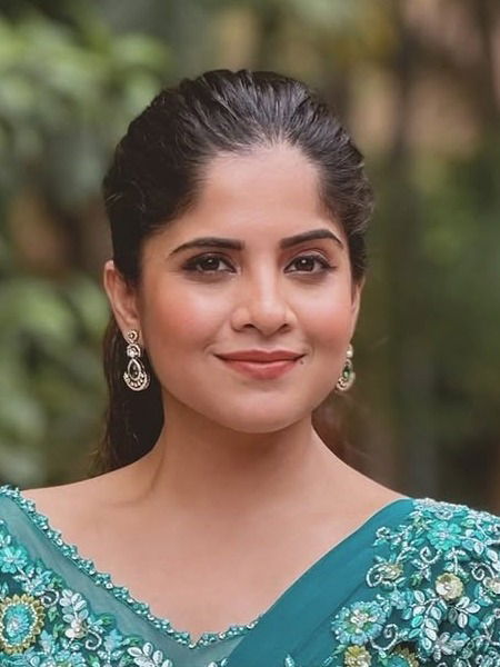 अमृताचा घायाळ करणारा अंदाज...! - Marathi News | अमृताचा घायाळ करणारा अंदाज...! | Latest Photos at Lokmat.com