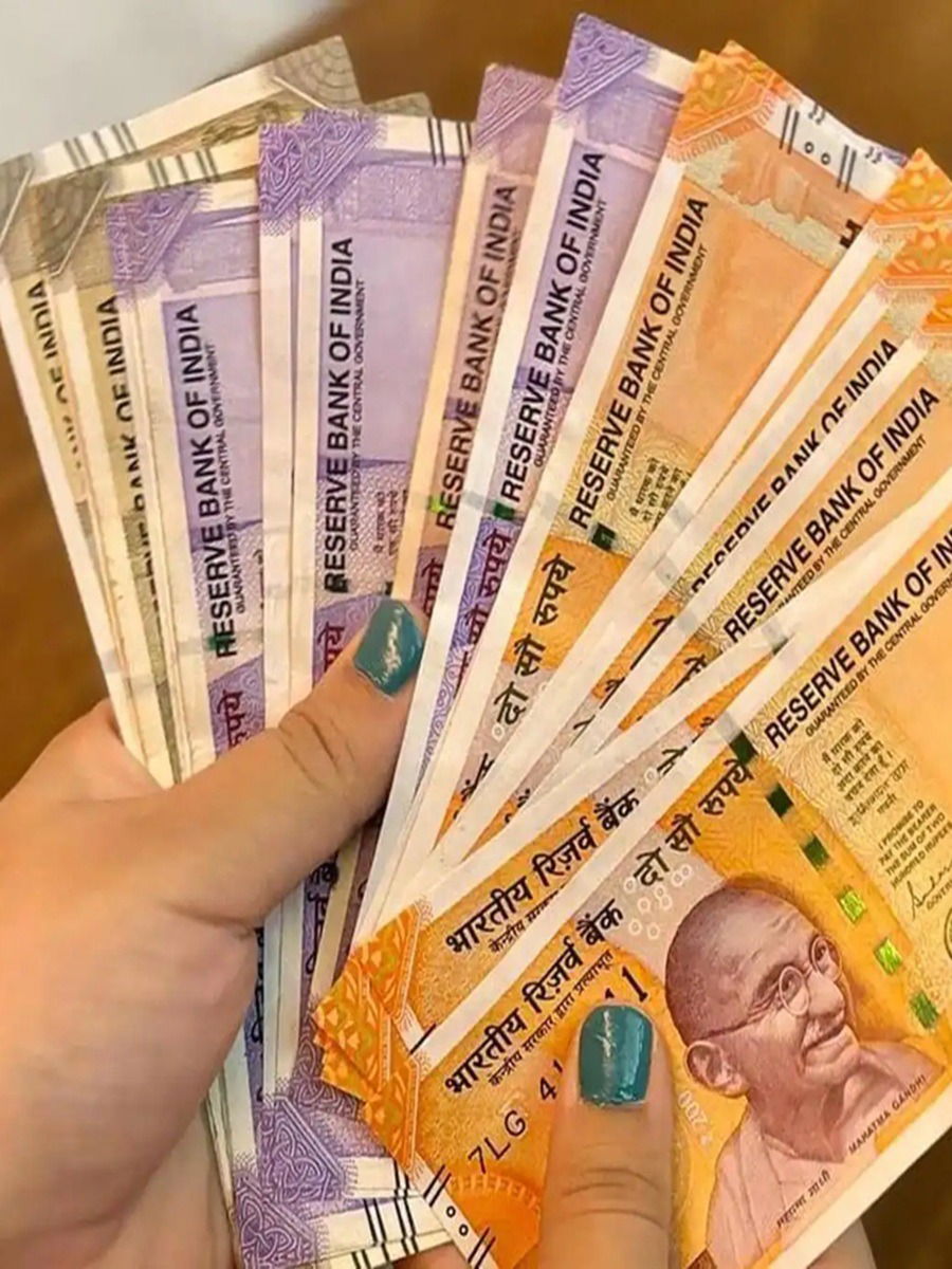 टॅक्स बचत की साधी एफडी; सर्वांत चांगली नेमकी कोणती? - Marathi News | टॅक्स बचत की साधी एफडी; सर्वांत चांगली नेमकी कोणती? | Latest Photos at Lokmat.com