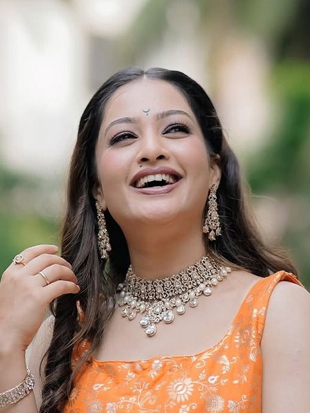 नारंगी नार! गिरीजाच्या सौंदर्याची चाहत्यांना भुरळ - Marathi News | नारंगी नार! गिरीजाच्या सौंदर्याची चाहत्यांना भुरळ | Latest Photos at Lokmat.com