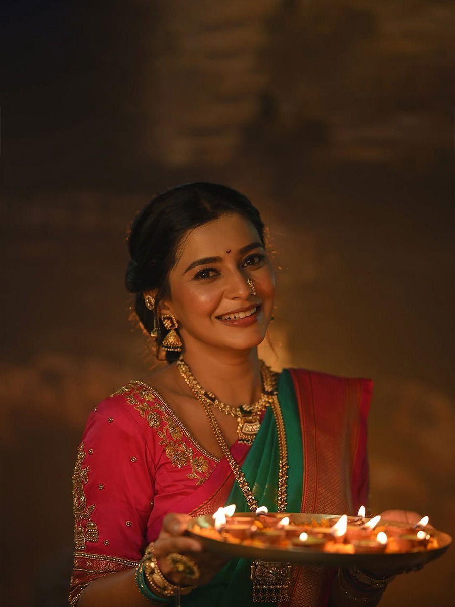 आली दिवाळी... आली दिवाळी...! - Marathi News | आली दिवाळी... आली दिवाळी...! | Latest Photos at Lokmat.com