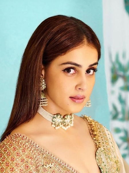 देशमुखांच्या सूनबाईंचं शिक्षण किती? - Marathi News | देशमुखांच्या सूनबाईंचं शिक्षण किती? | Latest Photos at Lokmat.com