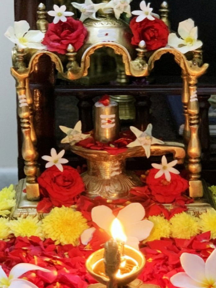 यंदा ४ श्रावण सोमवार:राशीनुसार ‘हे’ कराच - Marathi News | यंदा ४ श्रावण सोमवार:राशीनुसार ‘हे’ कराच | Latest Photos at Lokmat.com