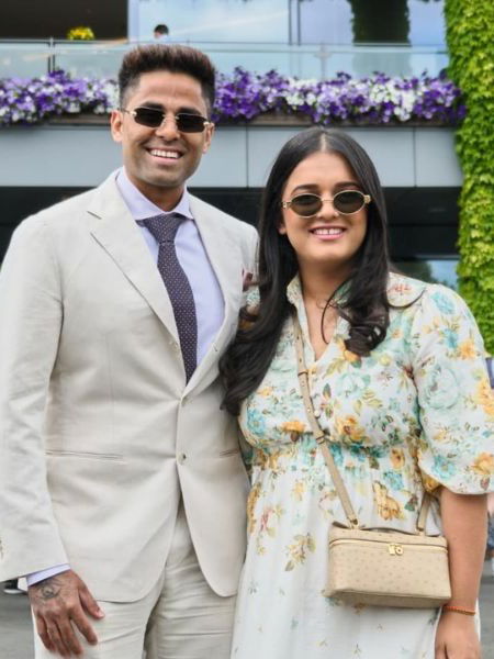 या भारतीय क्रिकेटर्सची जोडीनं विम्बल्डन वारी - Marathi News | या भारतीय क्रिकेटर्सची जोडीनं विम्बल्डन वारी | Latest Photos at Lokmat.com