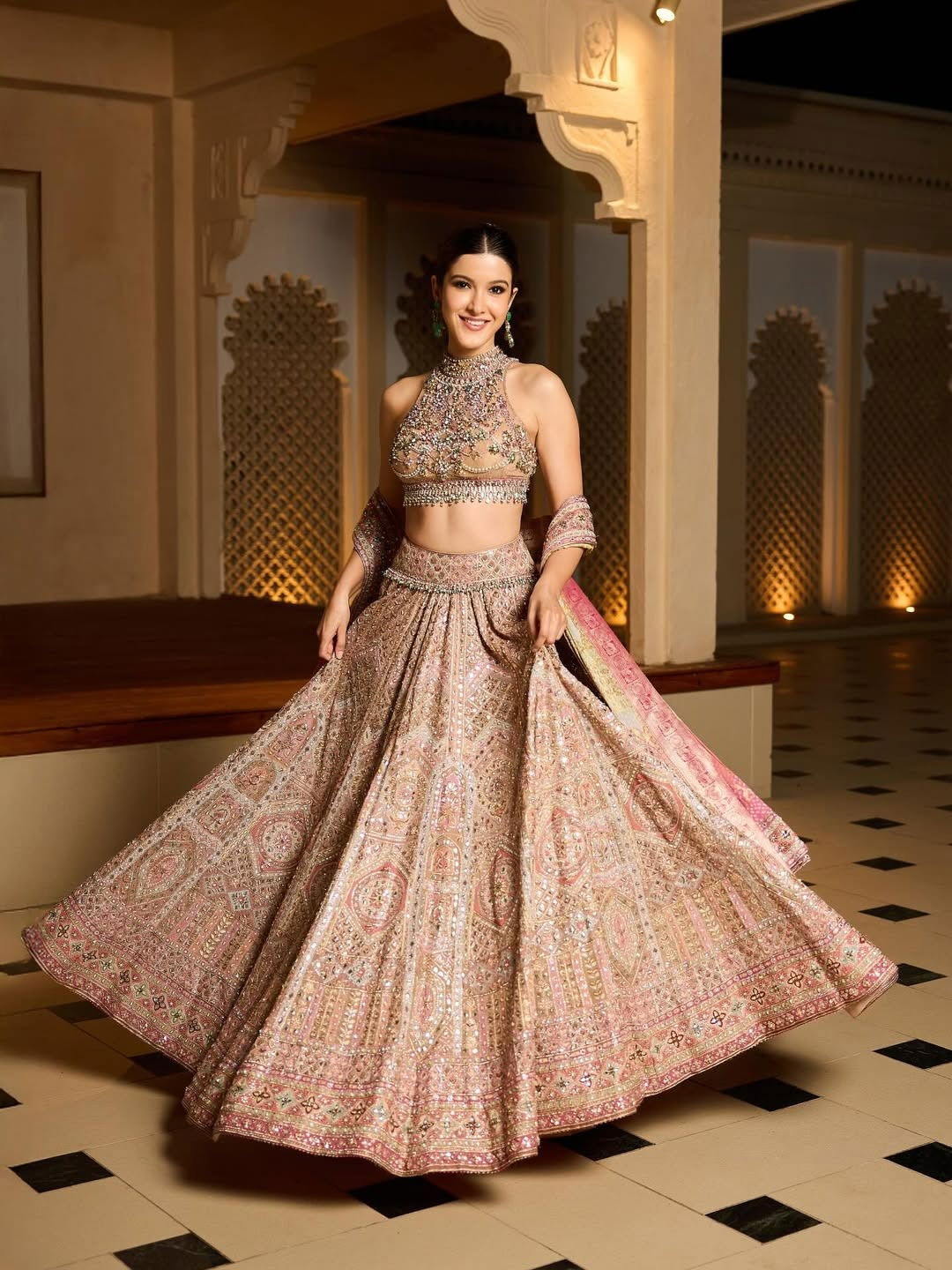 शनाया कपूरचा 'देसी' लूक शनाया कपूरचा 'देसी' लूक