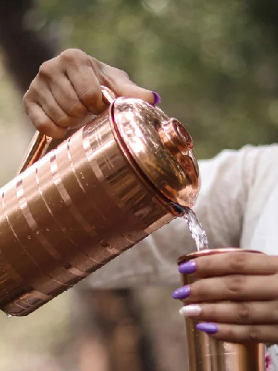 तांब्याच्या भांड्यात पाणी पिण्याचे फायदे! - Marathi News | तांब्याच्या भांड्यात पाणी पिण्याचे फायदे! | Latest Photos at Lokmat.com