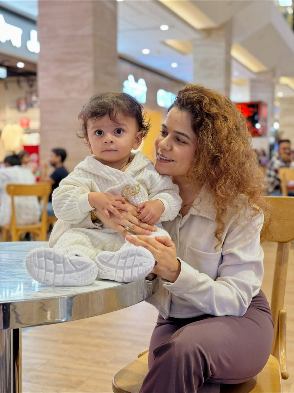 कार्तिकी गायकवाडनं लेक रिशांकसोबतचे गोड फोटो केले शेअर