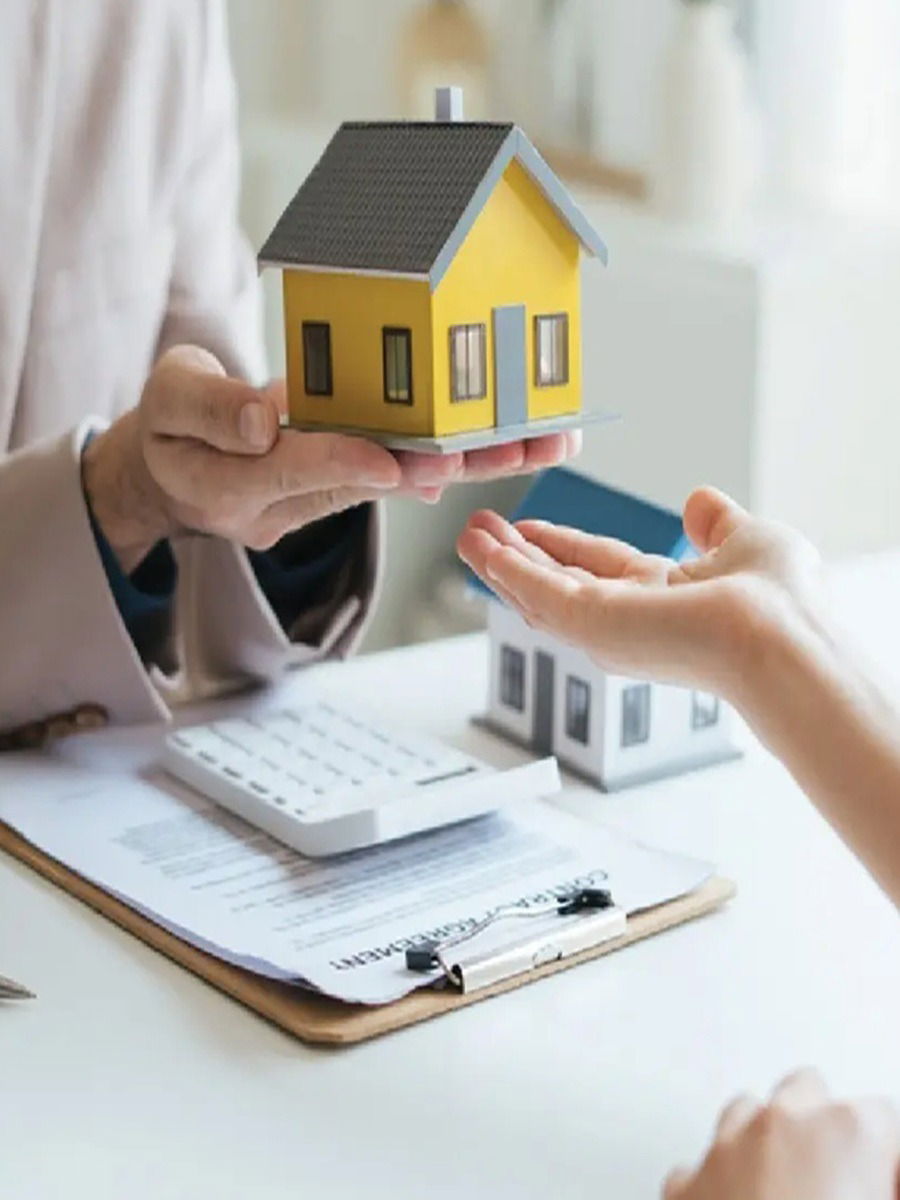 होम लोन घेतलंय, आता टॉप-अप करायचंय? पण हे खरंच फायदेशीर ठरतं का? - Marathi News | होम लोन घेतलंय, आता टॉप-अप करायचंय? पण हे खरंच फायदेशीर ठरतं का? | Latest Photos at Lokmat.com