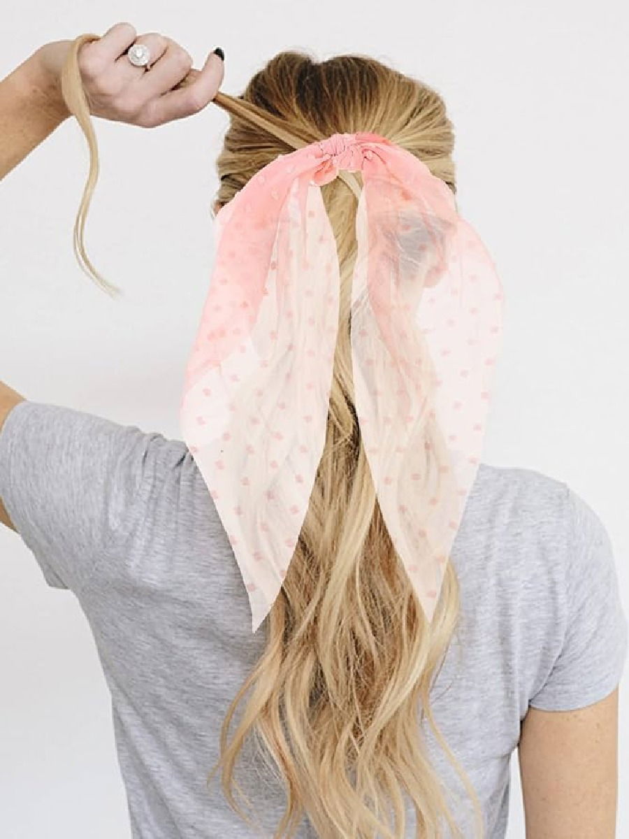 दिवसभर केस बांधून ठेवताय? - Marathi News | दिवसभर केस बांधून ठेवताय? | Latest Photos at Lokmat.com