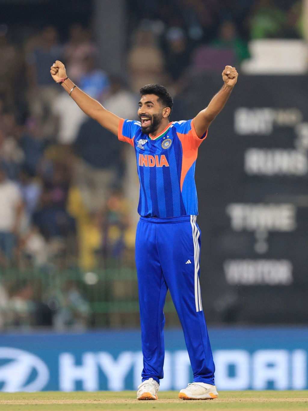 बुमराह नंबर वन! टी-२० वर्ल्ड कपमध्ये सर्वाधिक विकेट्स घेणारे ५ भारतीय - Marathi News | बुमराह नंबर वन! टी-२० वर्ल्ड कपमध्ये सर्वाधिक विकेट्स घेणारे ५ भारतीय | Latest Photos at Lokmat.com