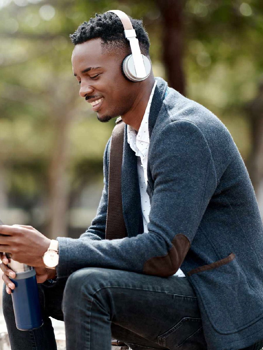 वायरलेस हेडफोन्समुळे येऊ शकतो बहिरेपणा? - Marathi News | वायरलेस हेडफोन्समुळे येऊ शकतो बहिरेपणा? | Latest Photos at Lokmat.com