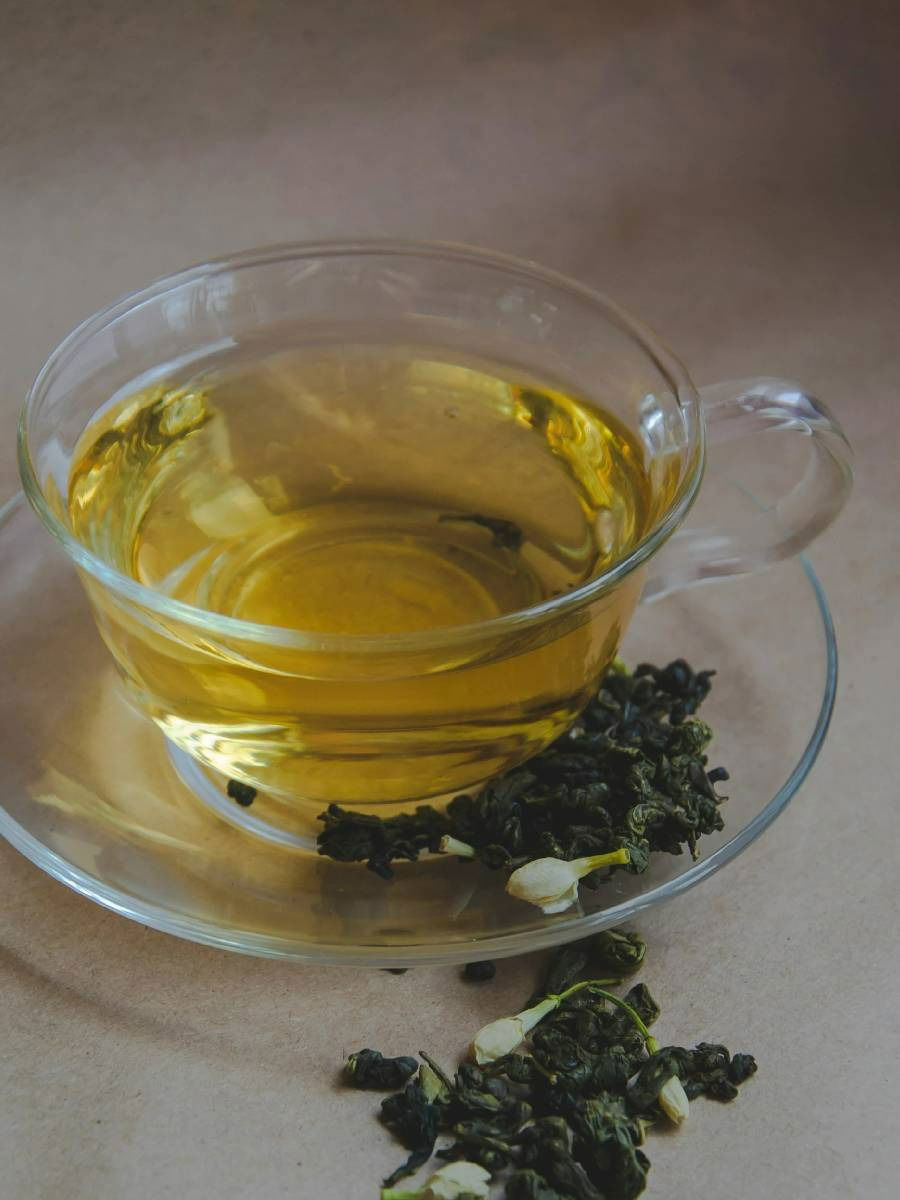 सर्दी आणि खोकल्यापासून आराम मिळवण्यासाठी खास काढा; असा घरीच बनवा - Marathi News | सर्दी आणि खोकल्यापासून आराम मिळवण्यासाठी खास काढा; असा घरीच बनवा | Latest Photos at Lokmat.com