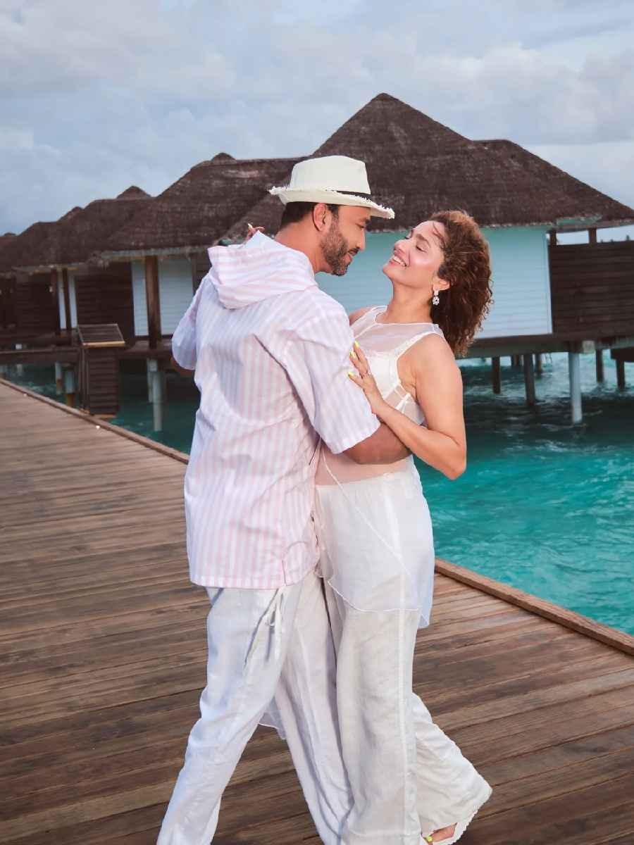 ऐसे ना मुझे तुम देखो! - Marathi News | ऐसे ना मुझे तुम देखो! | Latest Photos at Lokmat.com