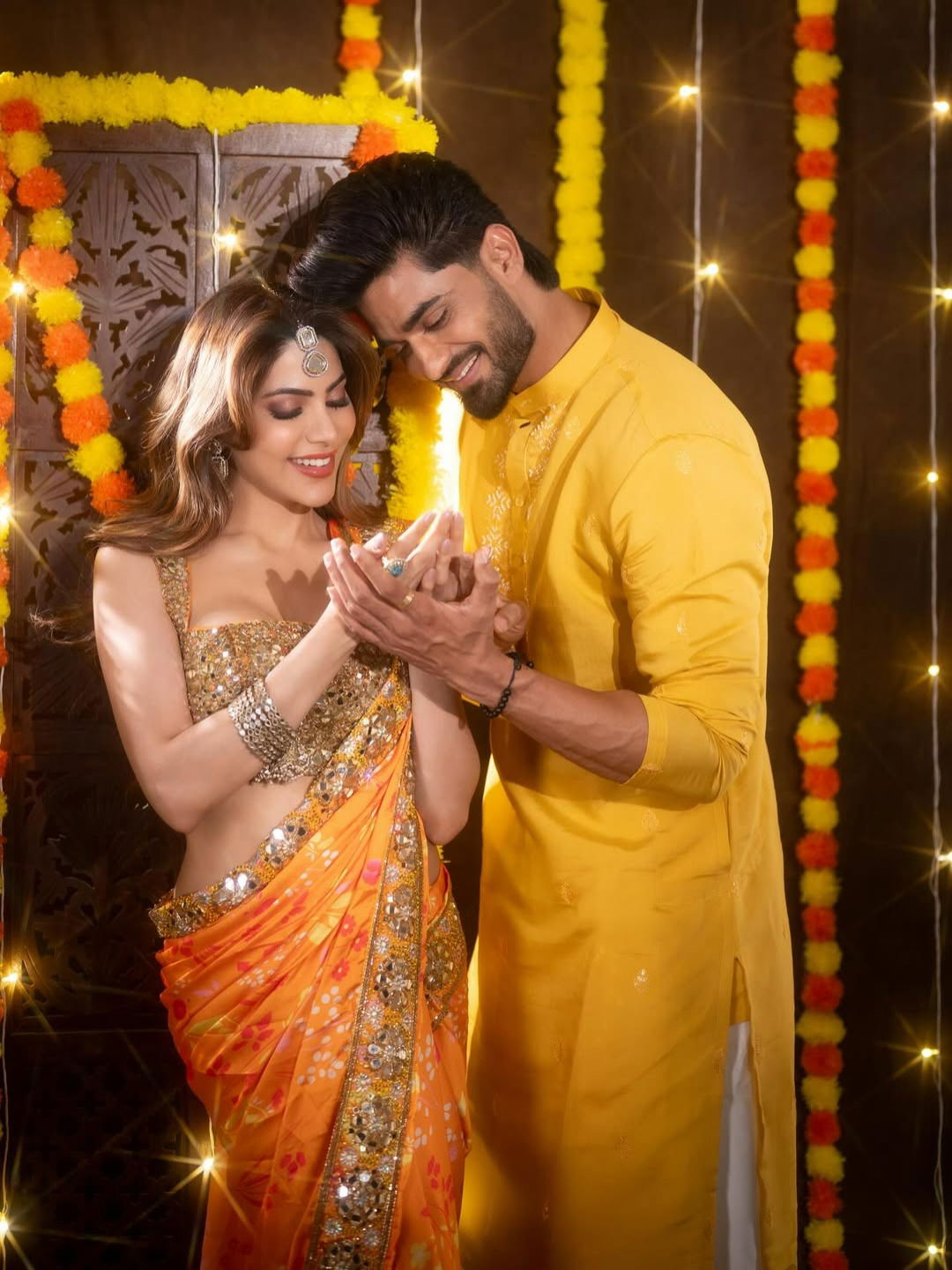 निक्की आणि अरबाजचं दिवाळीनिमित्त खास फोटोशूट - Marathi News | निक्की आणि अरबाजचं दिवाळीनिमित्त खास फोटोशूट | Latest Photos at Lokmat.com