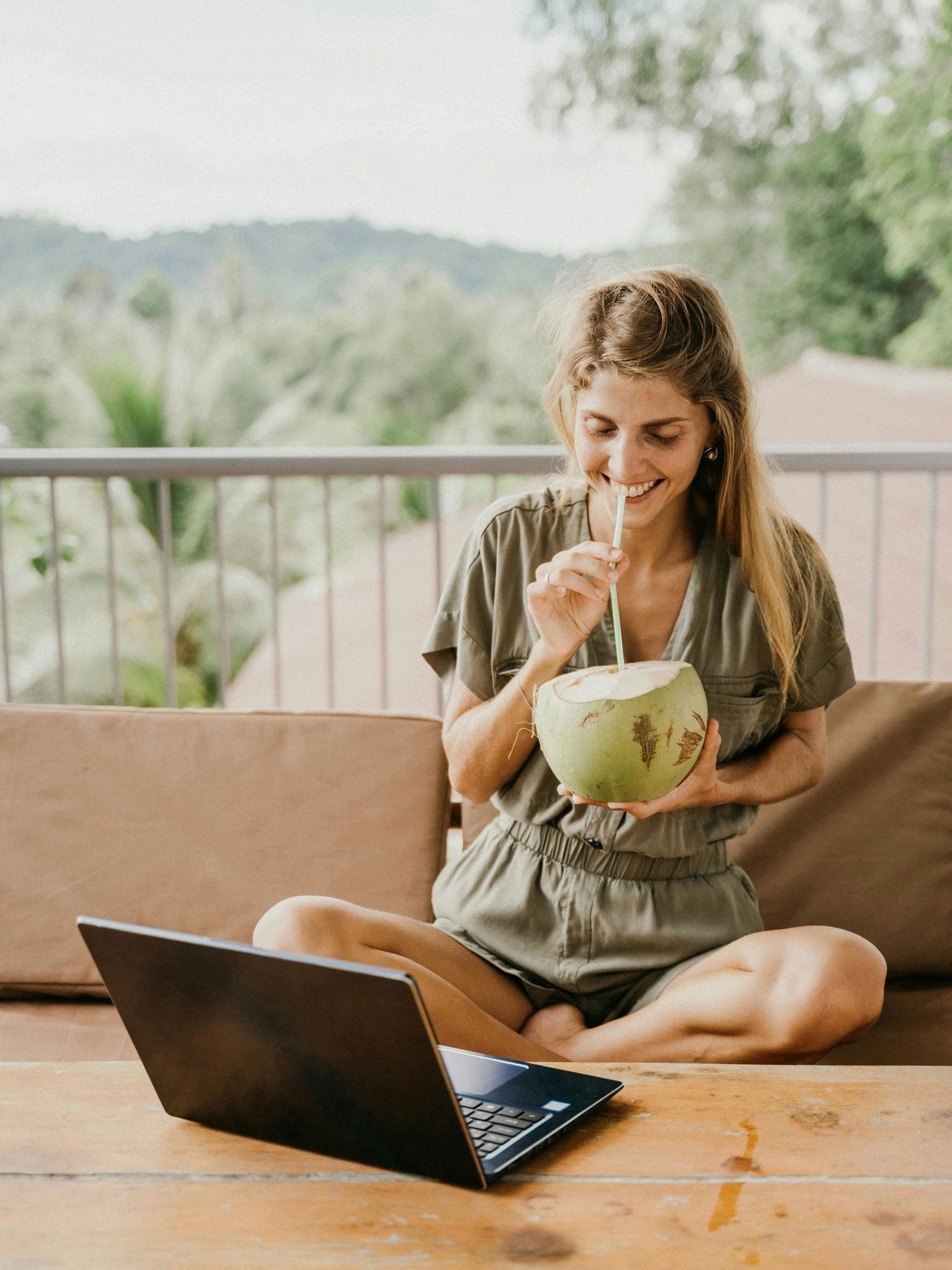 काम अन् आरामही! 'वर्केशन'साठी उत्तम ठिकाणे - Marathi News | काम अन् आरामही! 'वर्केशन'साठी उत्तम ठिकाणे | Latest Photos at Lokmat.com