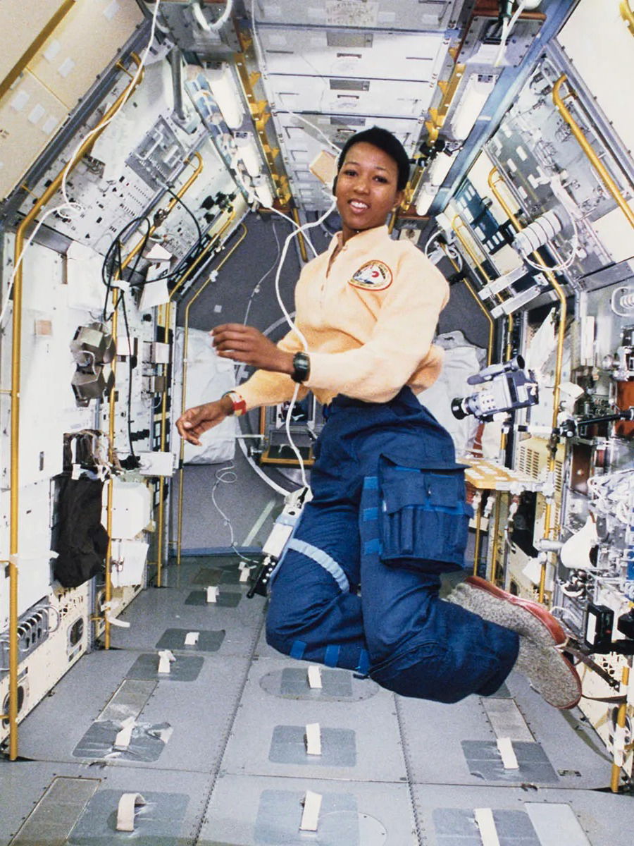 अंतराळात महिला अंतराळवीरांना पिरिअड्ससोबत कसं डील करतात? - Marathi News | अंतराळात महिला अंतराळवीरांना पिरिअड्ससोबत कसं डील करतात? | Latest Photos at Lokmat.com