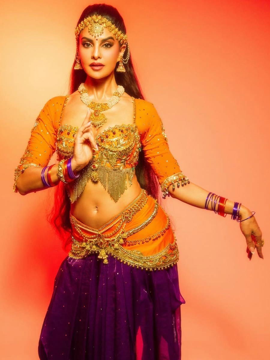 'हाउसफुल ५'ची अभिनेत्रीचा अप्सरा लूक - Marathi News | 'हाउसफुल ५'ची अभिनेत्रीचा अप्सरा लूक | Latest Photos at Lokmat.com